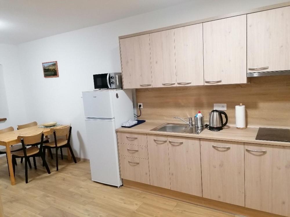 Apartmany Na Namesti Bozi Dar Bagian luar foto