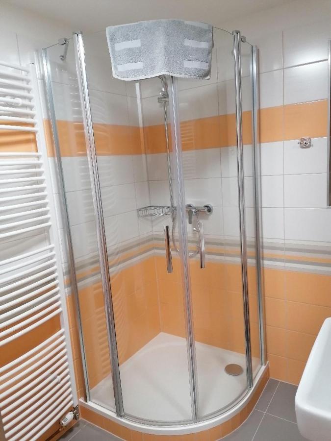 Apartmany Na Namesti Bozi Dar Bagian luar foto