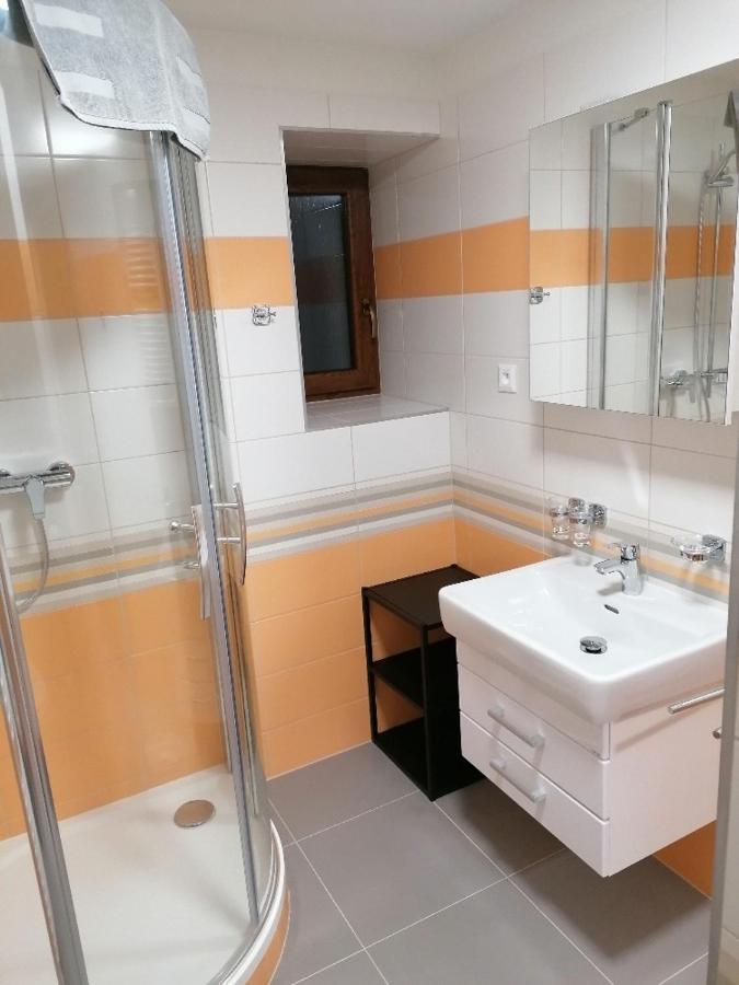 Apartmany Na Namesti Bozi Dar Bagian luar foto