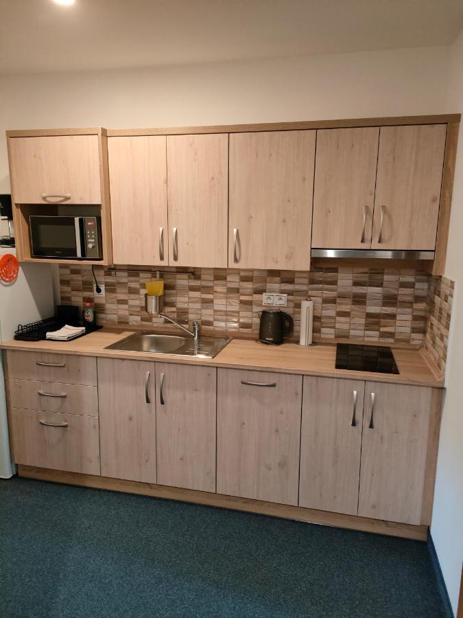 Apartmany Na Namesti Bozi Dar Bagian luar foto