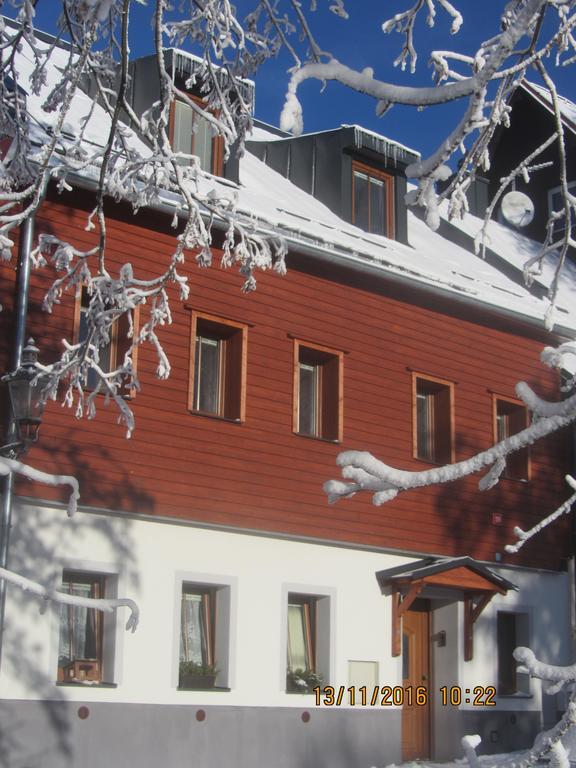 Apartmany Na Namesti Bozi Dar Bagian luar foto