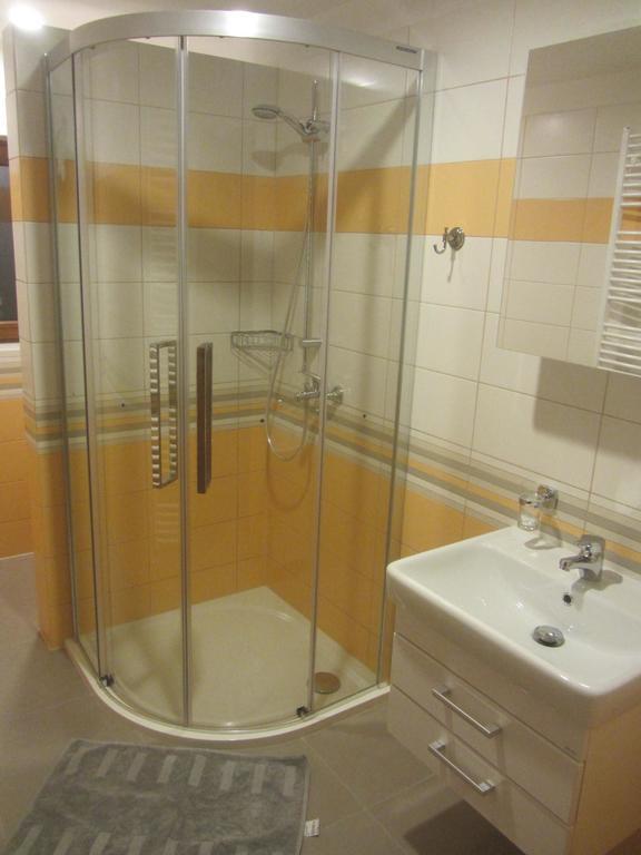 Apartmany Na Namesti Bozi Dar Bagian luar foto
