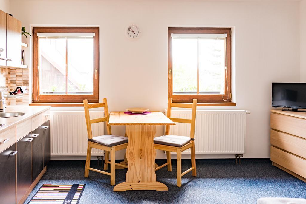 Apartmany Na Namesti Bozi Dar Bagian luar foto
