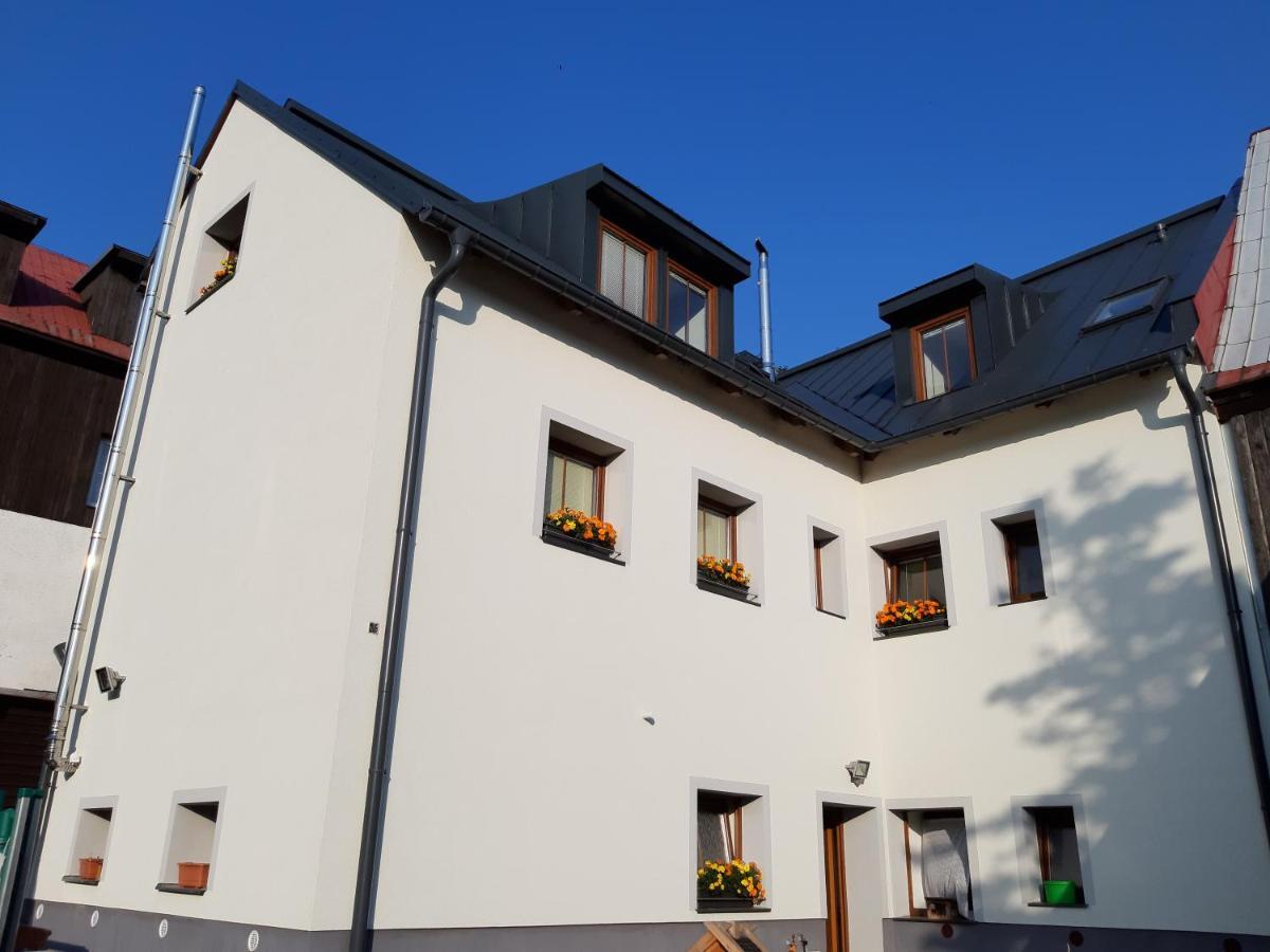 Apartmany Na Namesti Bozi Dar Bagian luar foto